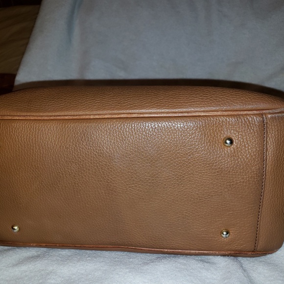 Handbags - Picture 3 of 7